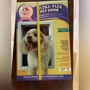Ideal pet products ultra flex pet door size medium. NWT.